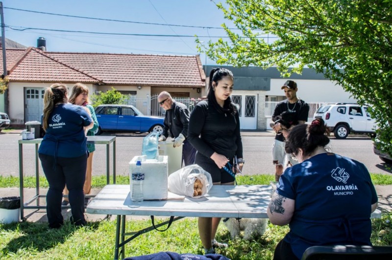 Puesto de vacunaci�n antirr�bica en la plaza Belgrano